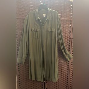 Large long green shirt for woman, a New Day brand.